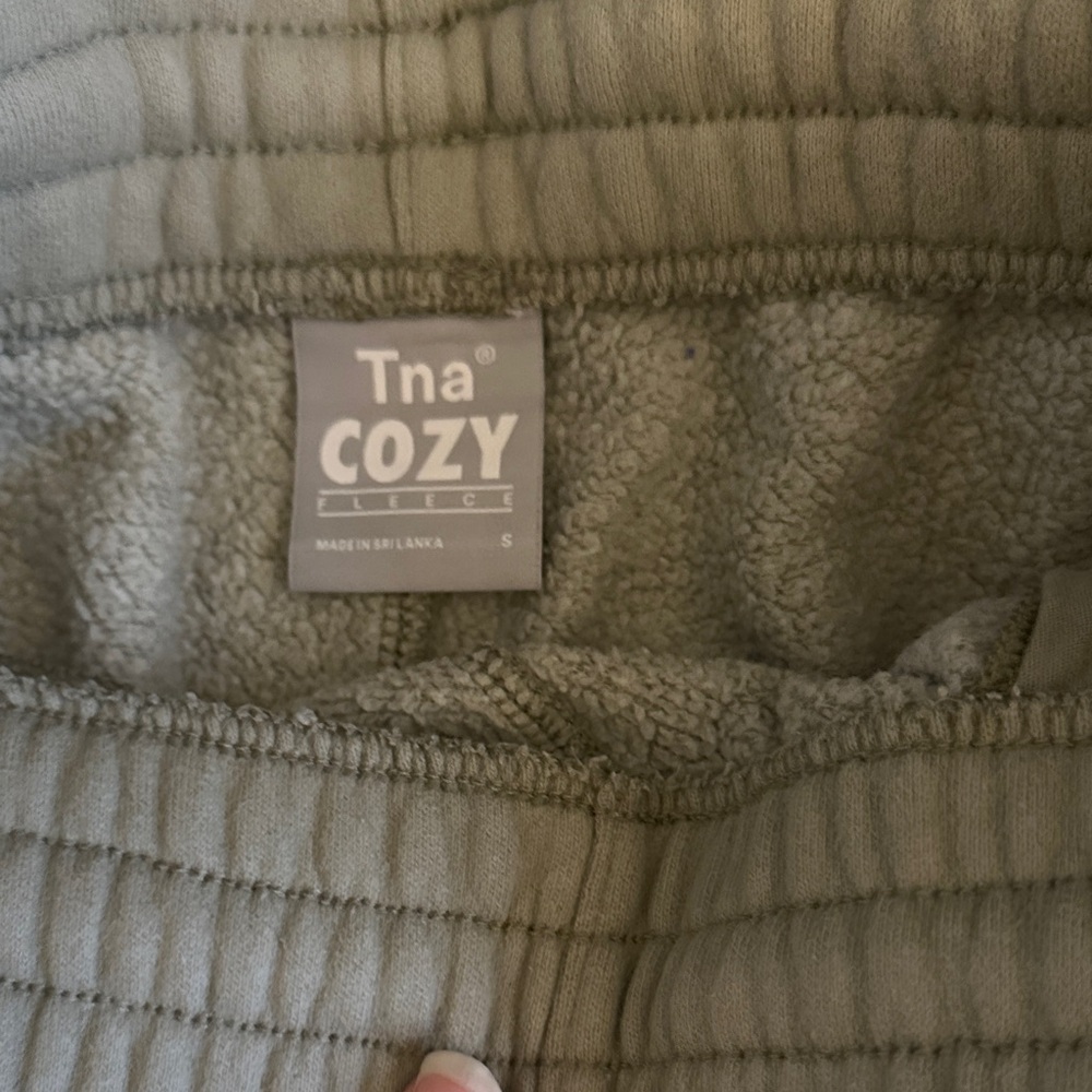 Artizia TNA Cozy fleece Boyfriends Shorts and 3 more shorts - Picture 4 of 4